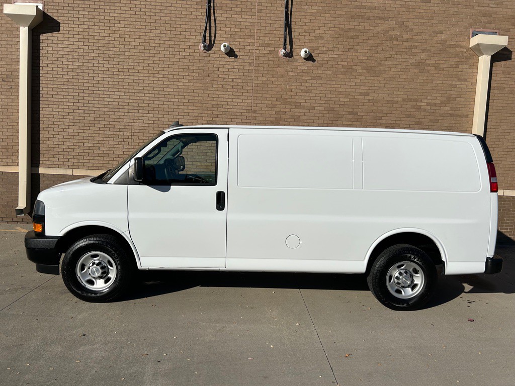 2021 Chevrolet Express Image 7