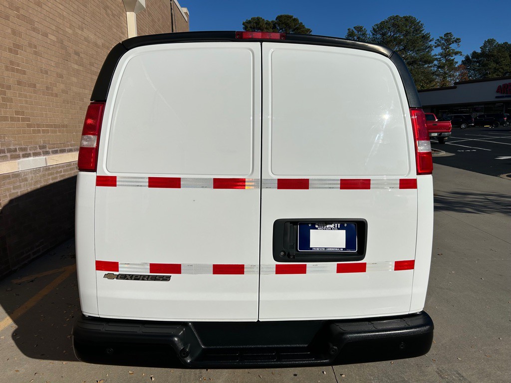 2021 Chevrolet Express Image 8