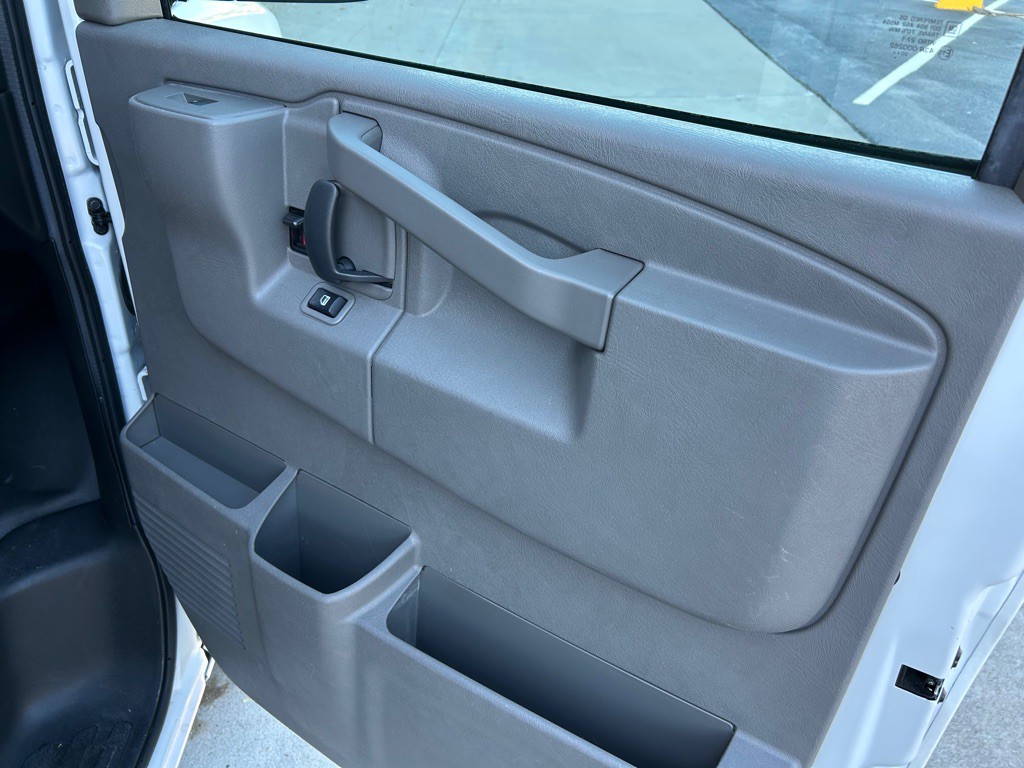 2021 Chevrolet Express Image 19
