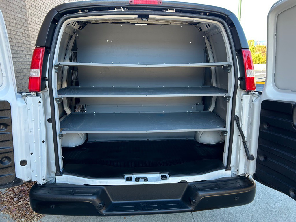 2021 Chevrolet Express Image 20
