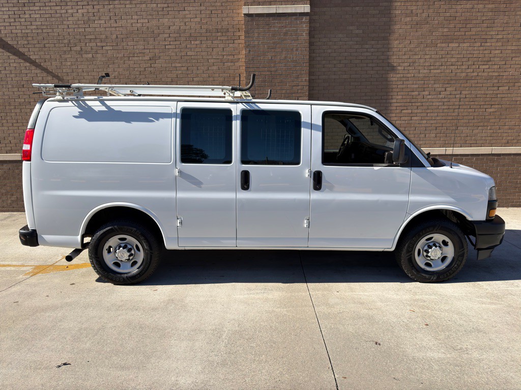 2019 Chevrolet Express Image 1