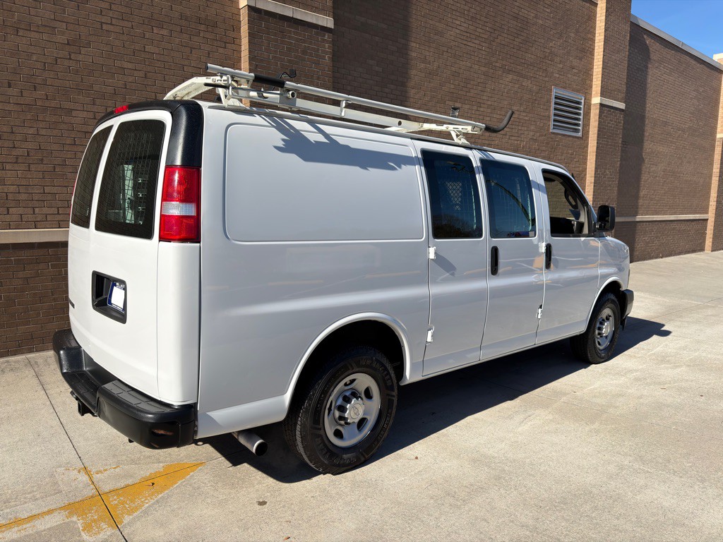 2019 Chevrolet Express Image 3
