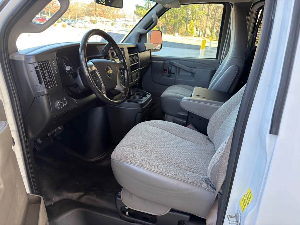 2019 Chevrolet Express Image 14
