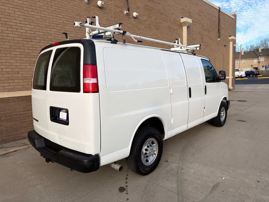 2019 Chevrolet Express Image 3