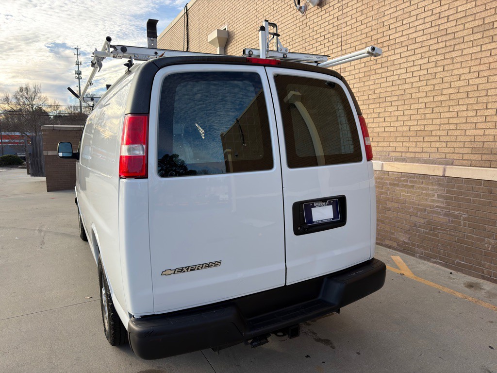 2019 Chevrolet Express Image 4