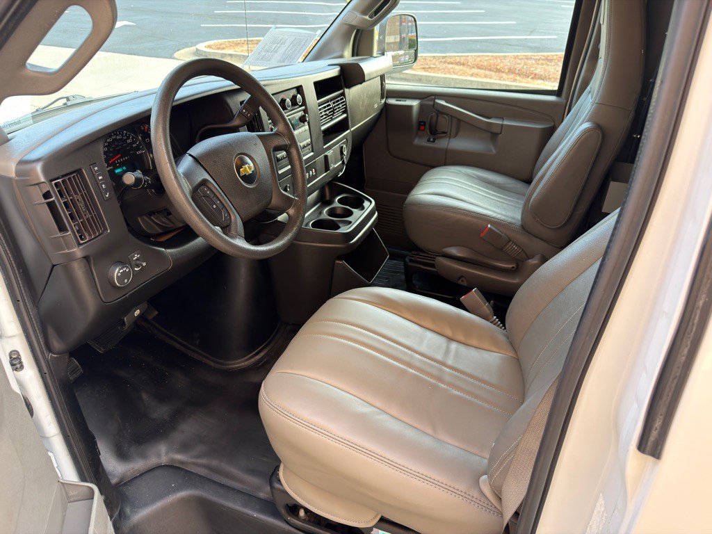 2019 Chevrolet Express Image 10
