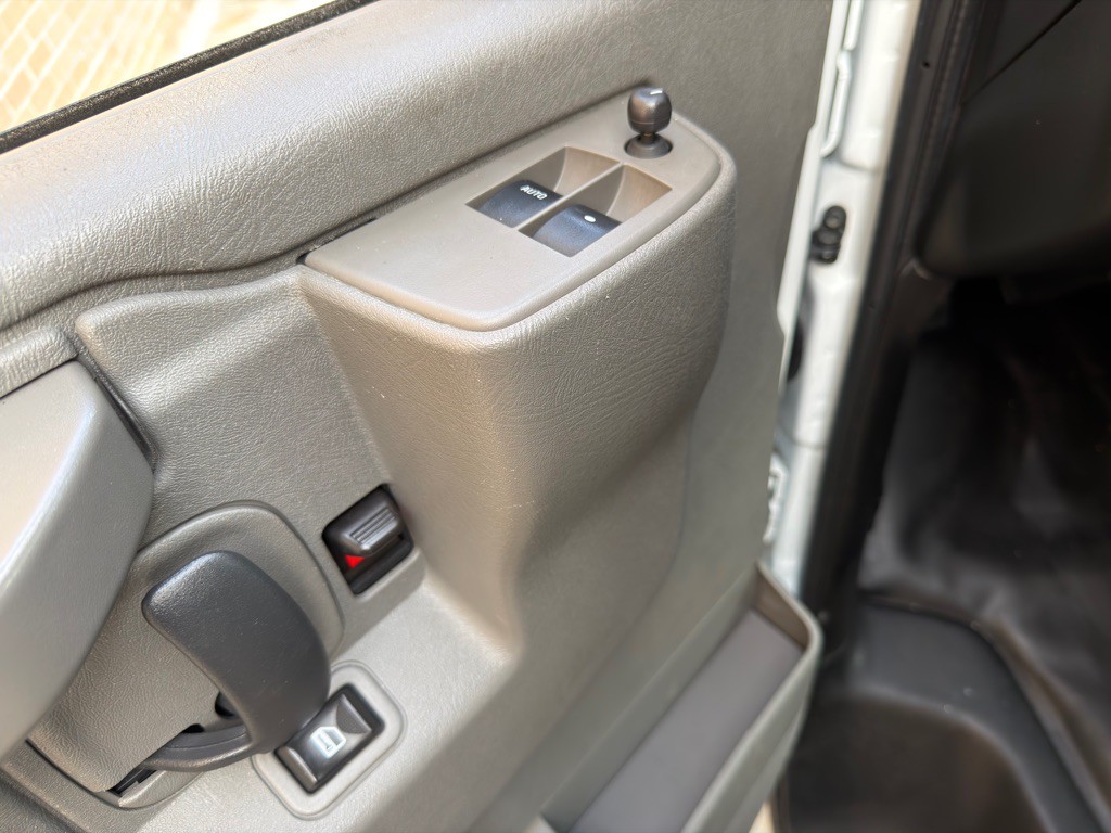 2019 Chevrolet Express Image 12