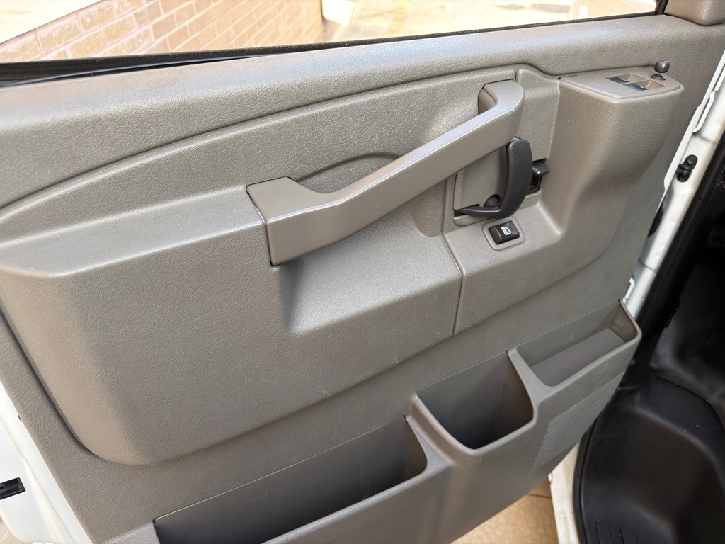 2019 Chevrolet Express Image 13