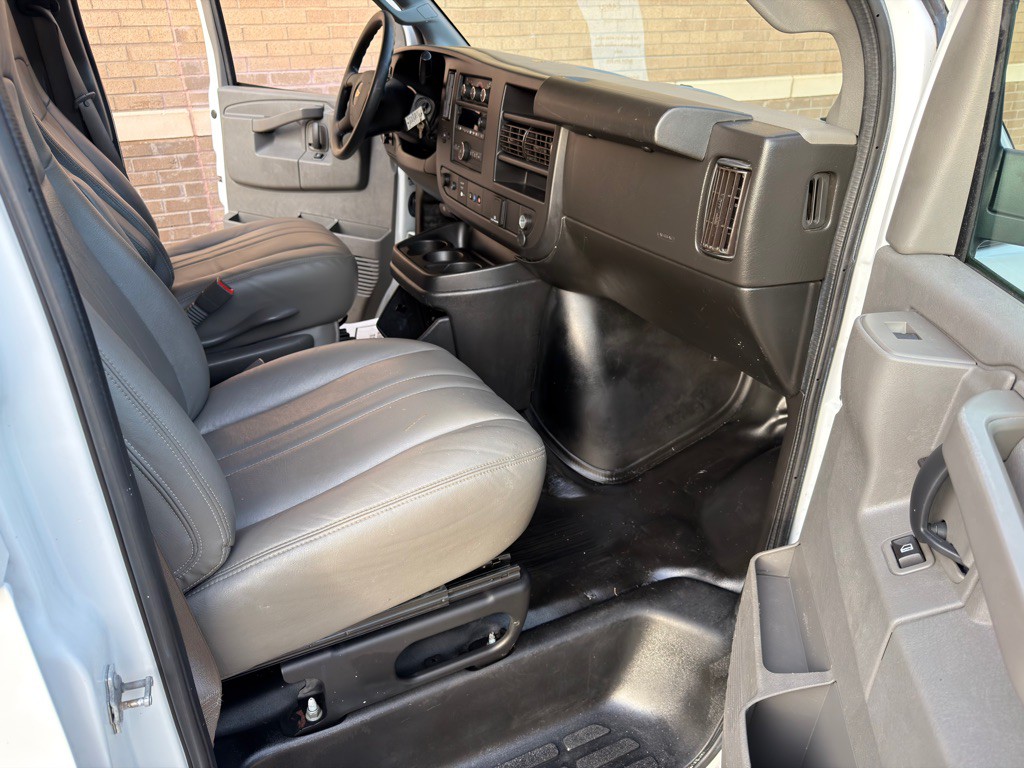 2019 Chevrolet Express Image 16