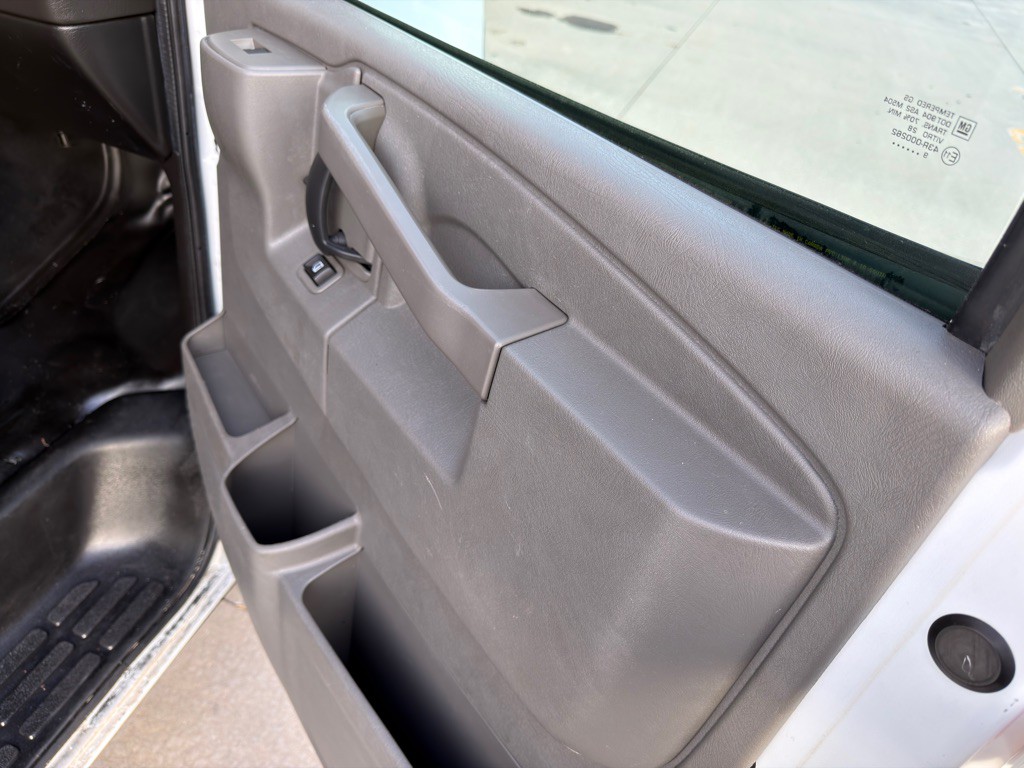 2019 Chevrolet Express Image 17