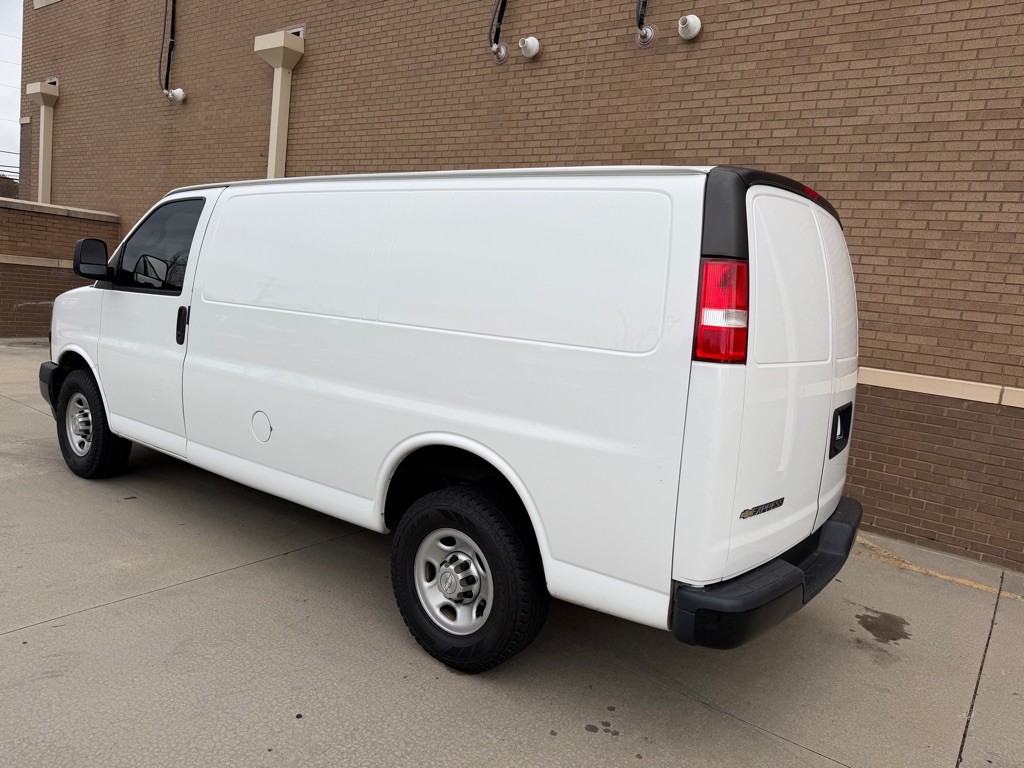 2020 Chevrolet Express Image 10