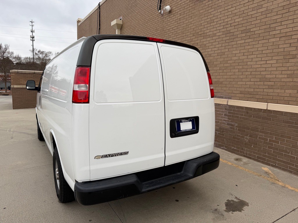 2020 Chevrolet Express Image 11