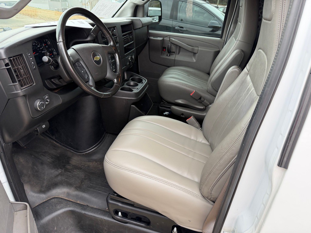 2020 Chevrolet Express Image 12