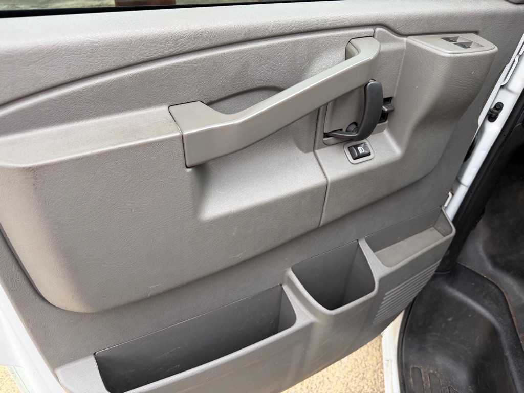 2020 Chevrolet Express Image 13