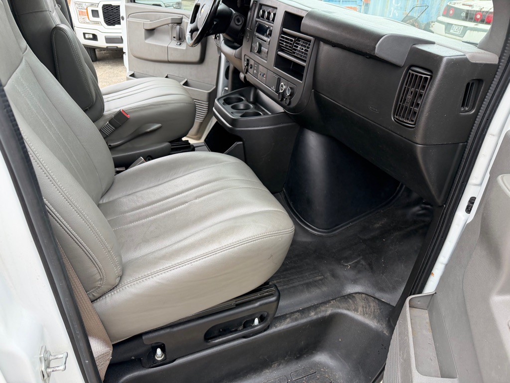 2020 Chevrolet Express Image 18