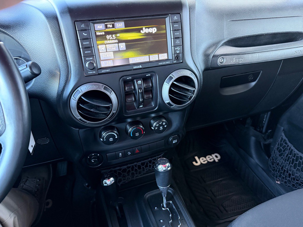 2016 Jeep Wrangler Unlimited Image 9