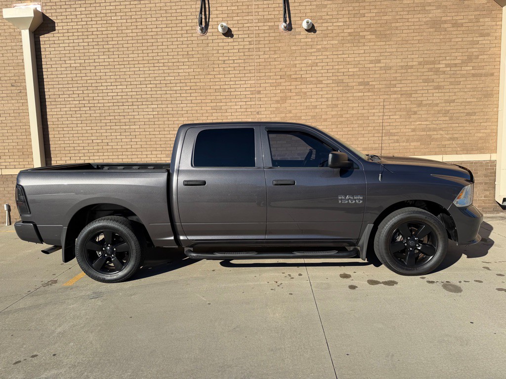 2016 RAM 1500 Image 3