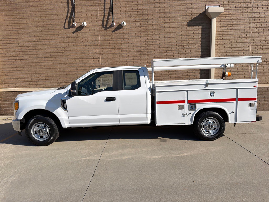 2017 Ford F-350 Image 1