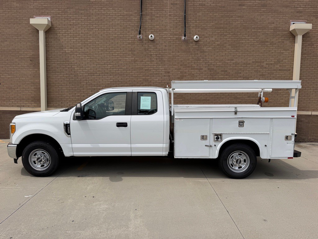2017 Ford F-350 Image 1