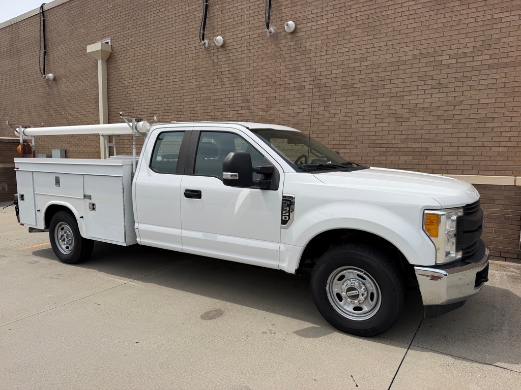 2017 Ford F-350 Image 3