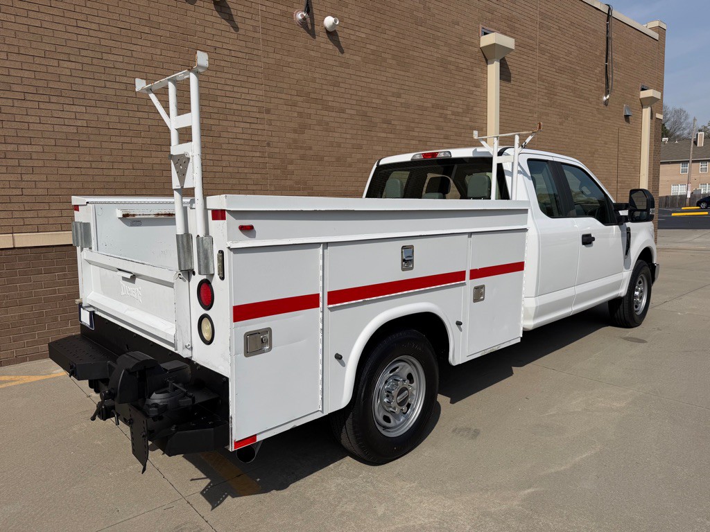 2017 Ford F-350 Image 4