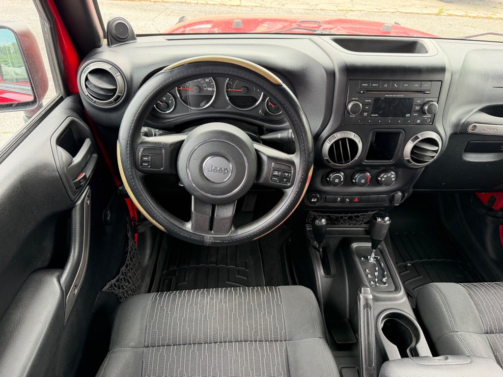 2012 Jeep Wrangler Unlimited Image 12