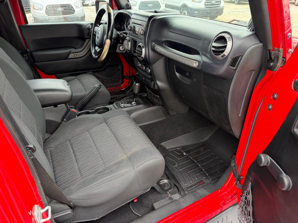 2012 Jeep Wrangler Unlimited Image 13