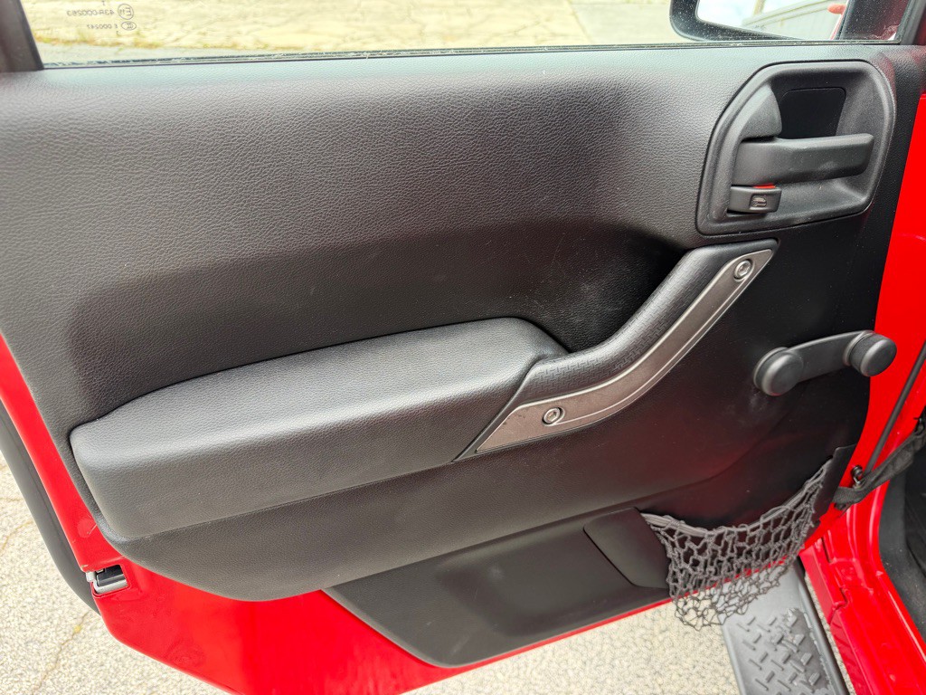 2012 Jeep Wrangler Unlimited Image 20