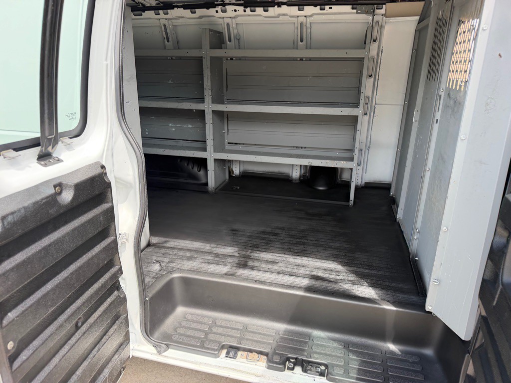 2020 Chevrolet Express Image 13