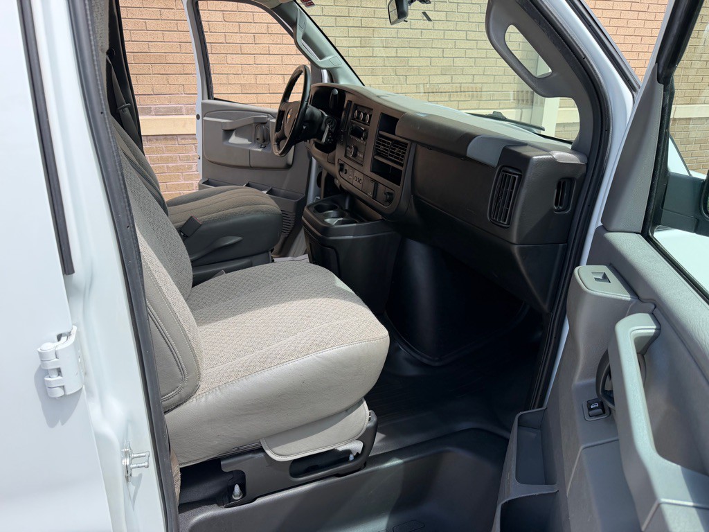 2020 Chevrolet Express Image 14