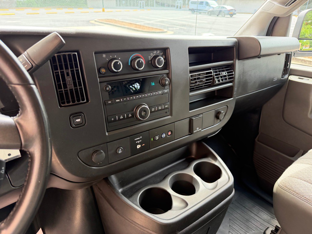 2020 Chevrolet Express Image 19