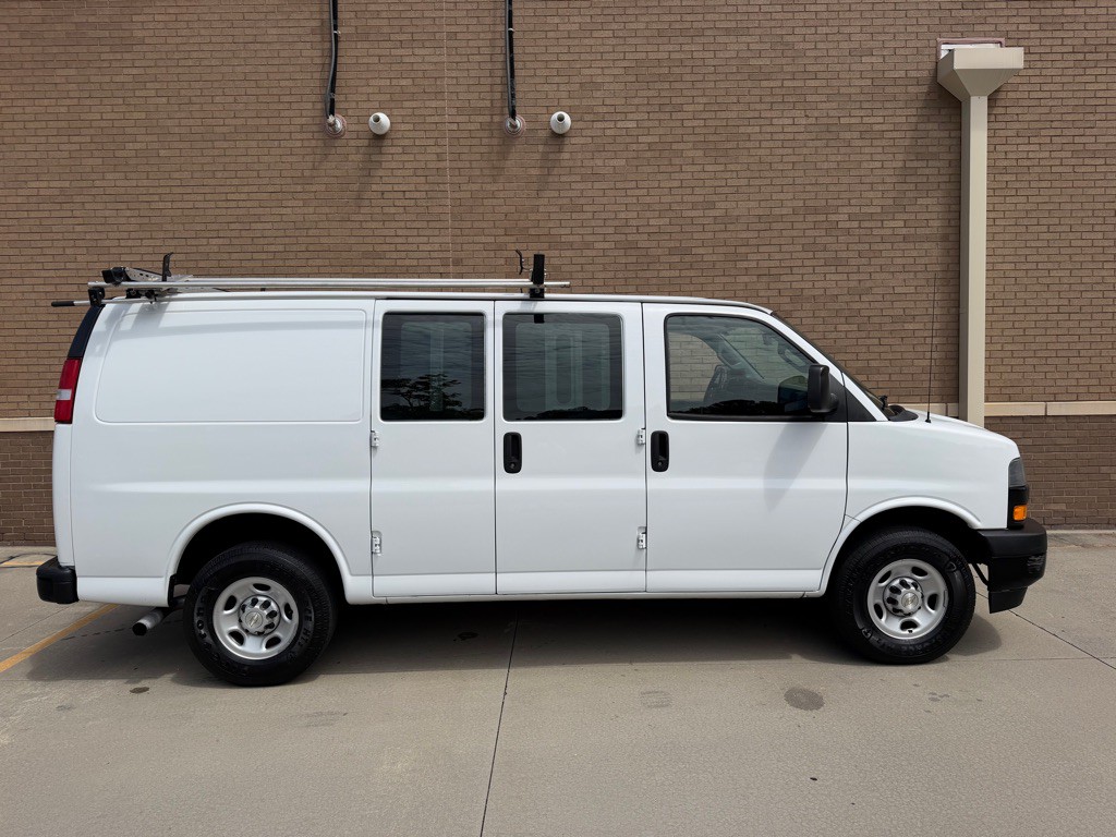 2020 Chevrolet Express Image 3