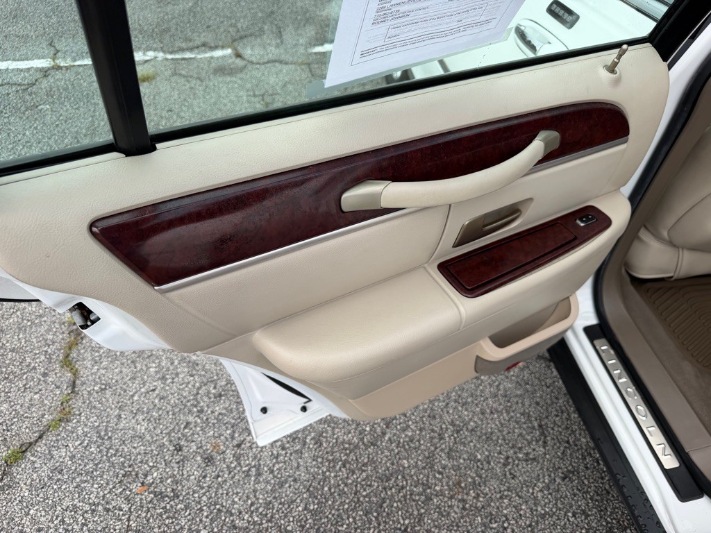 2005 Lincoln Town Car Image 18