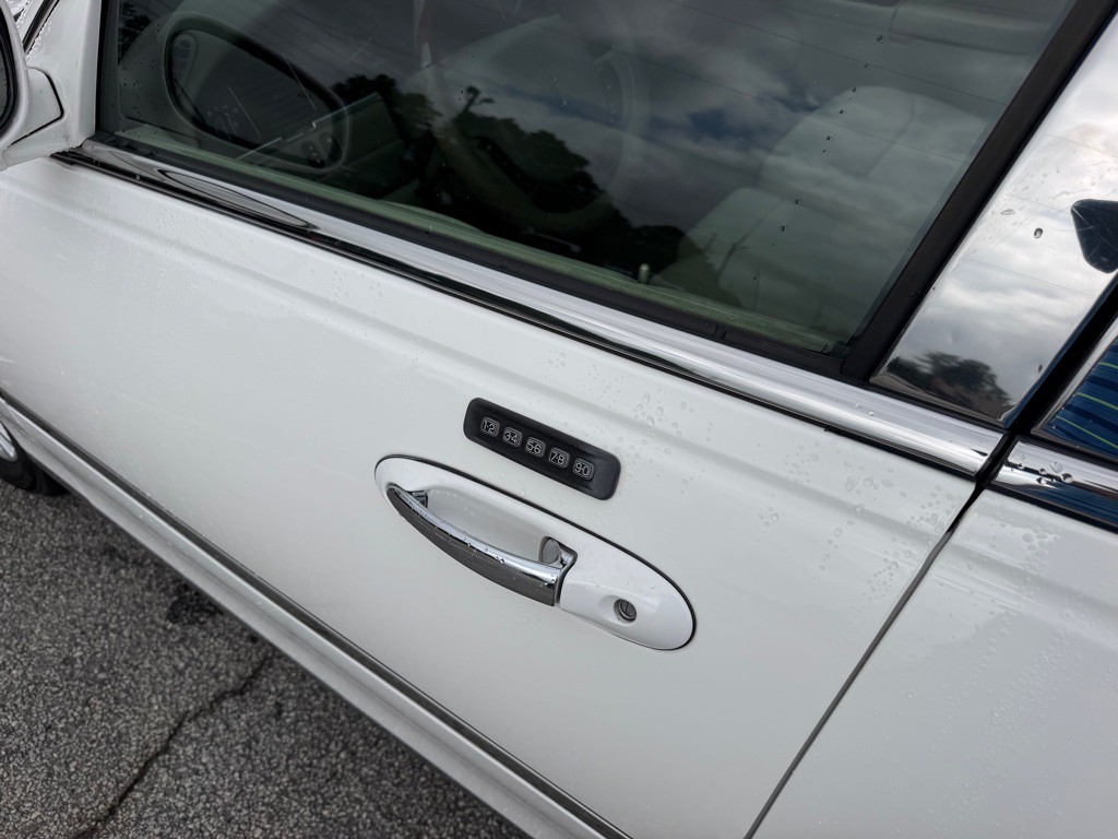 2005 Lincoln Town Car Image 22