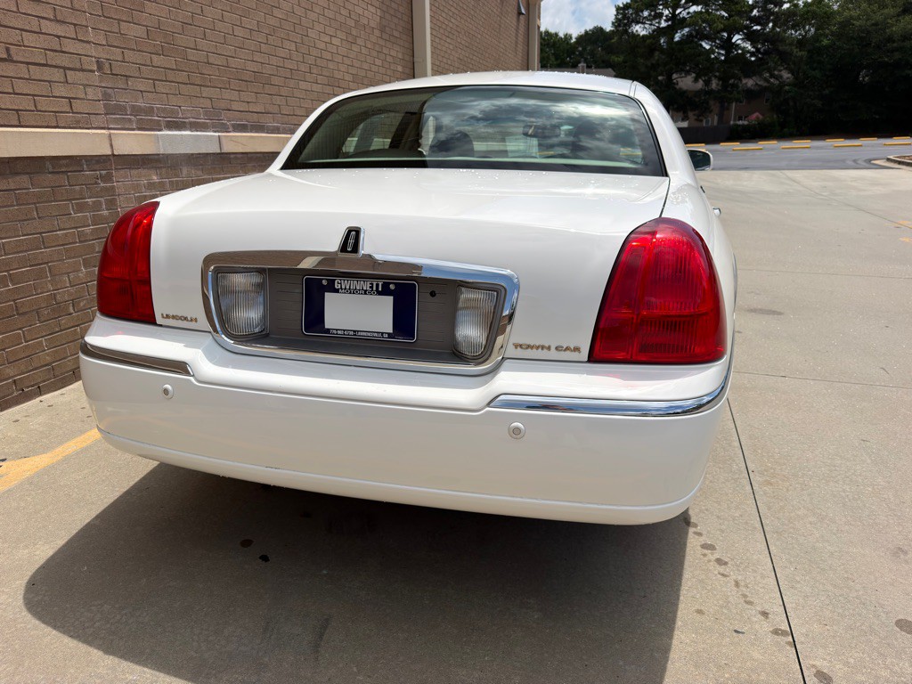 2005 Lincoln Town Car Image 27