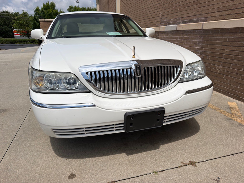 2005 Lincoln Town Car Image 7