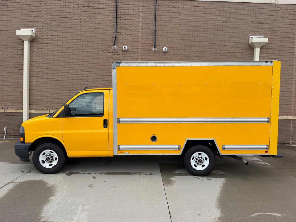 2020 GMC Savana Image 1