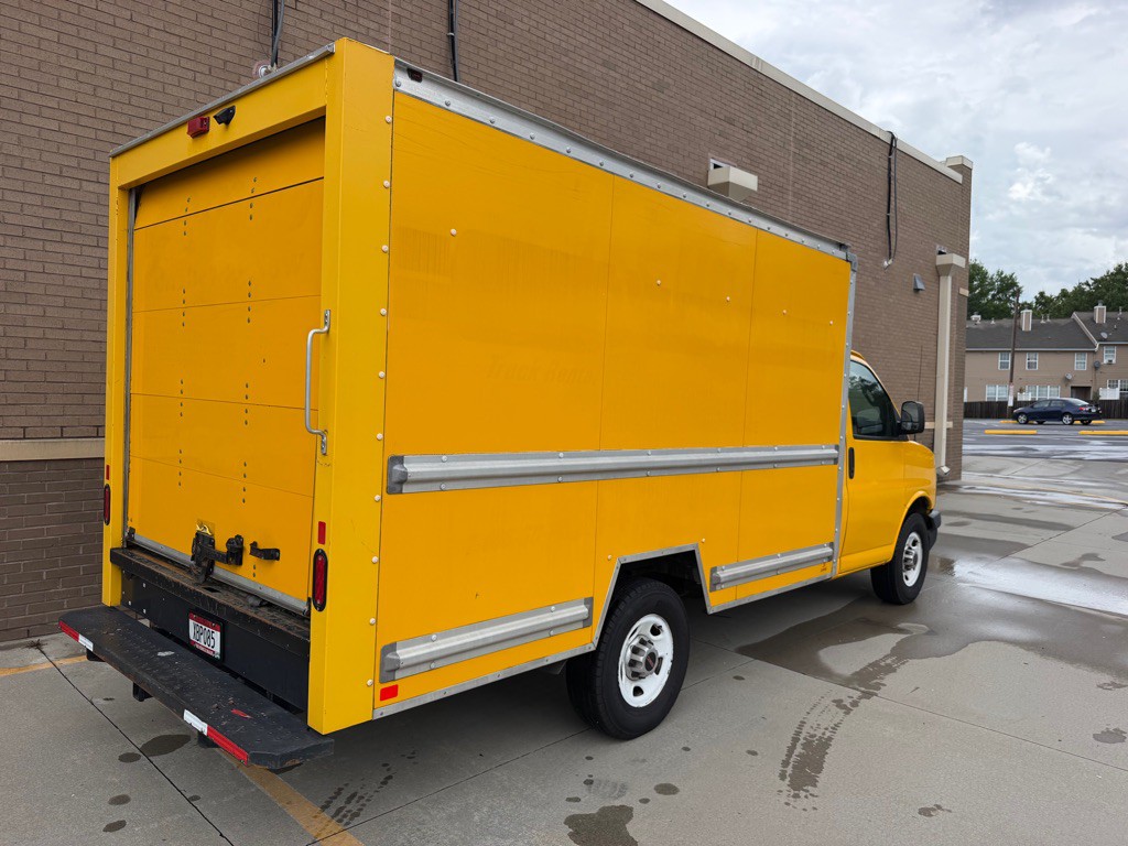 2020 GMC Savana Image 3