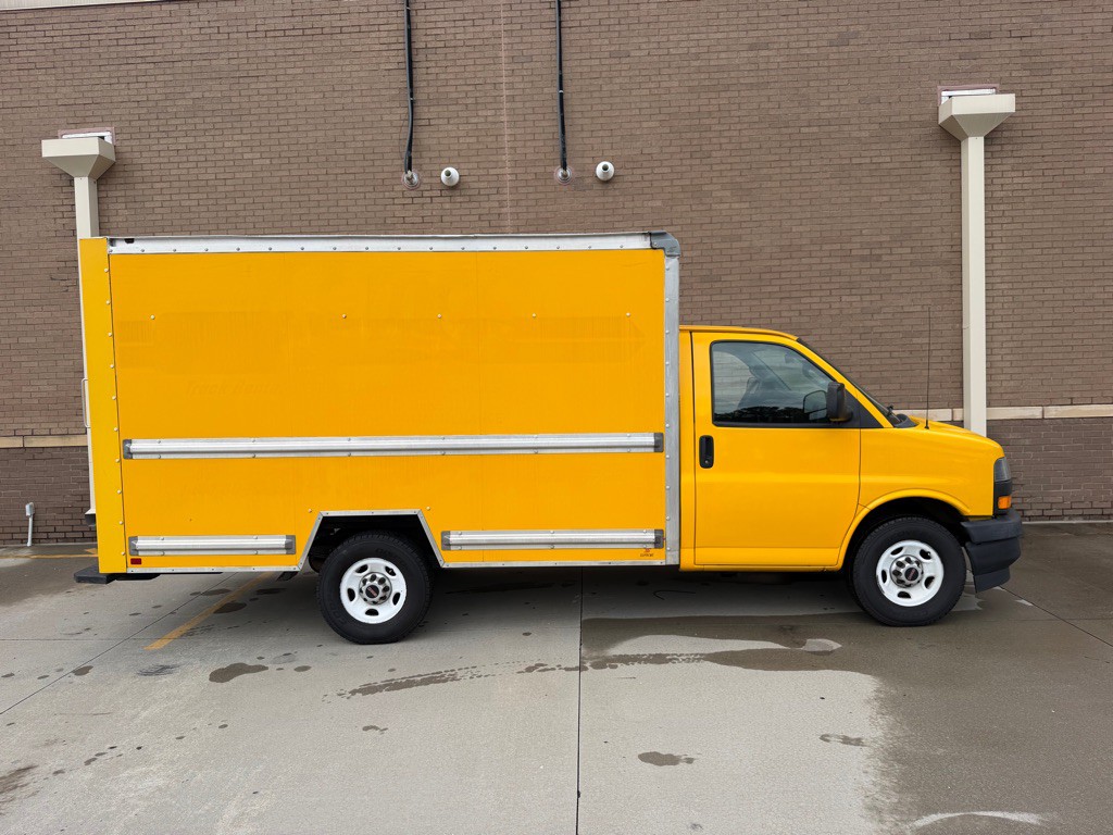 2020 GMC Savana Image 9