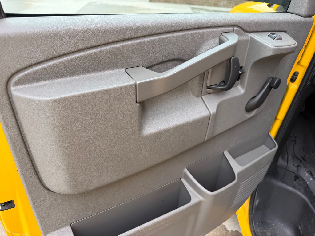 2020 GMC Savana Image 13