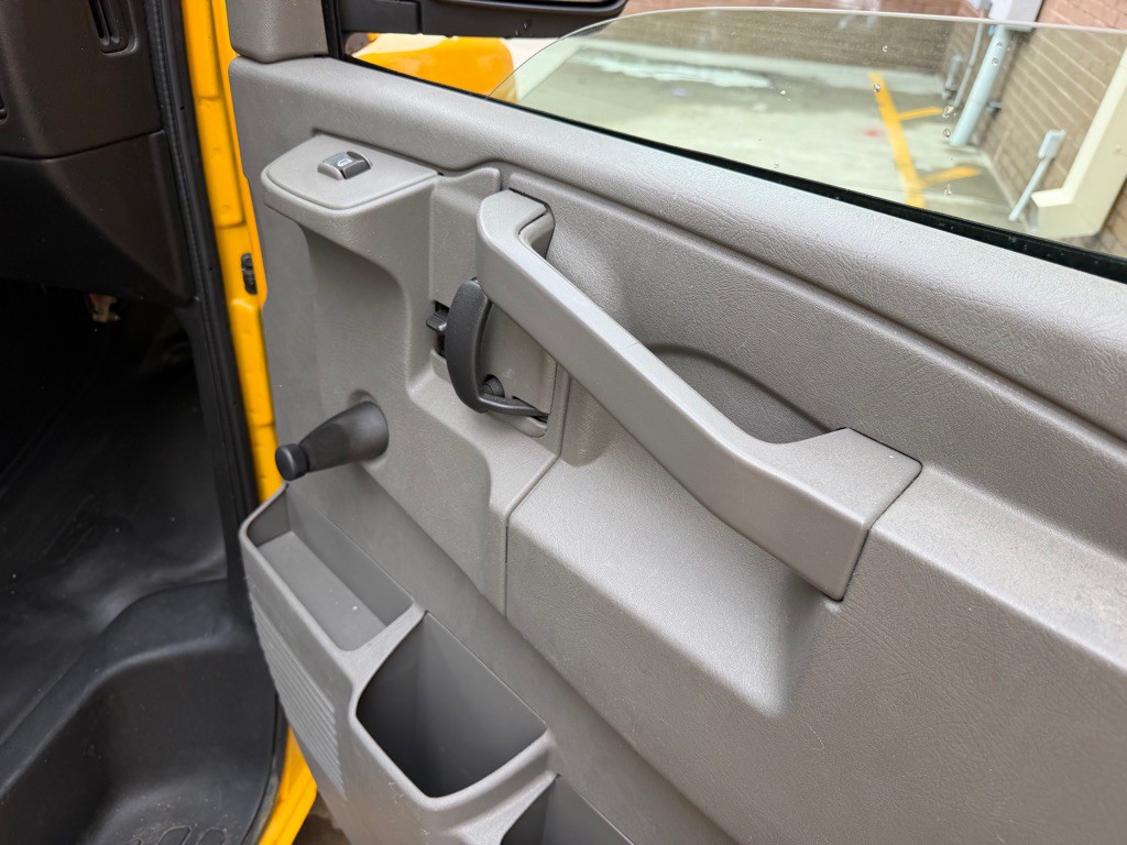 2020 GMC Savana Image 16