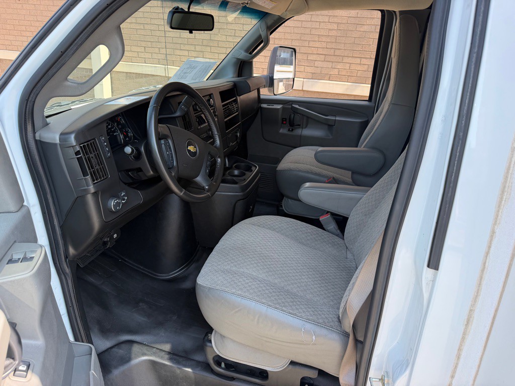 2021 Chevrolet Express Image 11