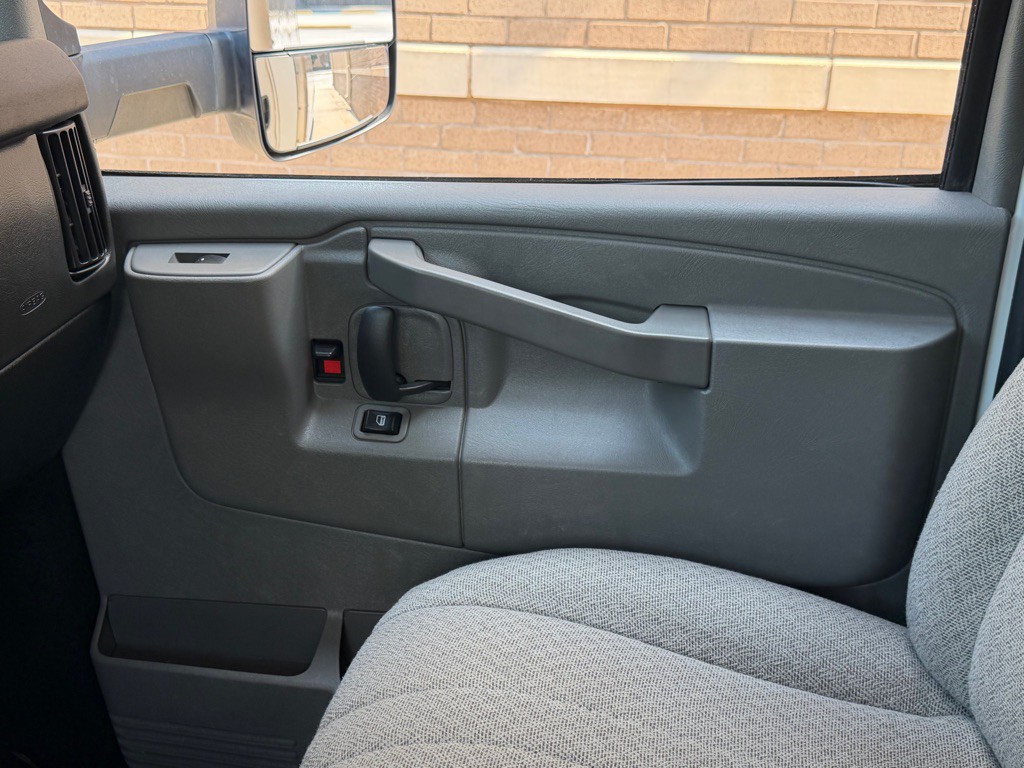 2021 Chevrolet Express Image 12