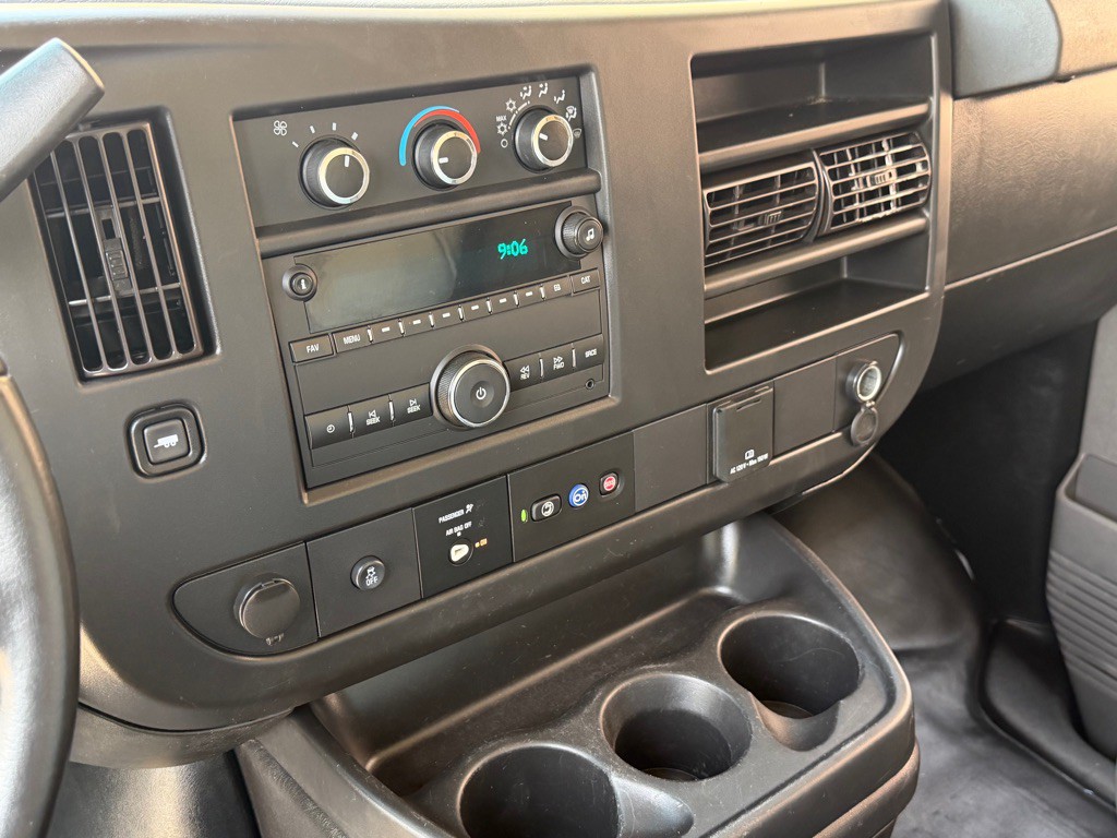 2021 Chevrolet Express Image 16