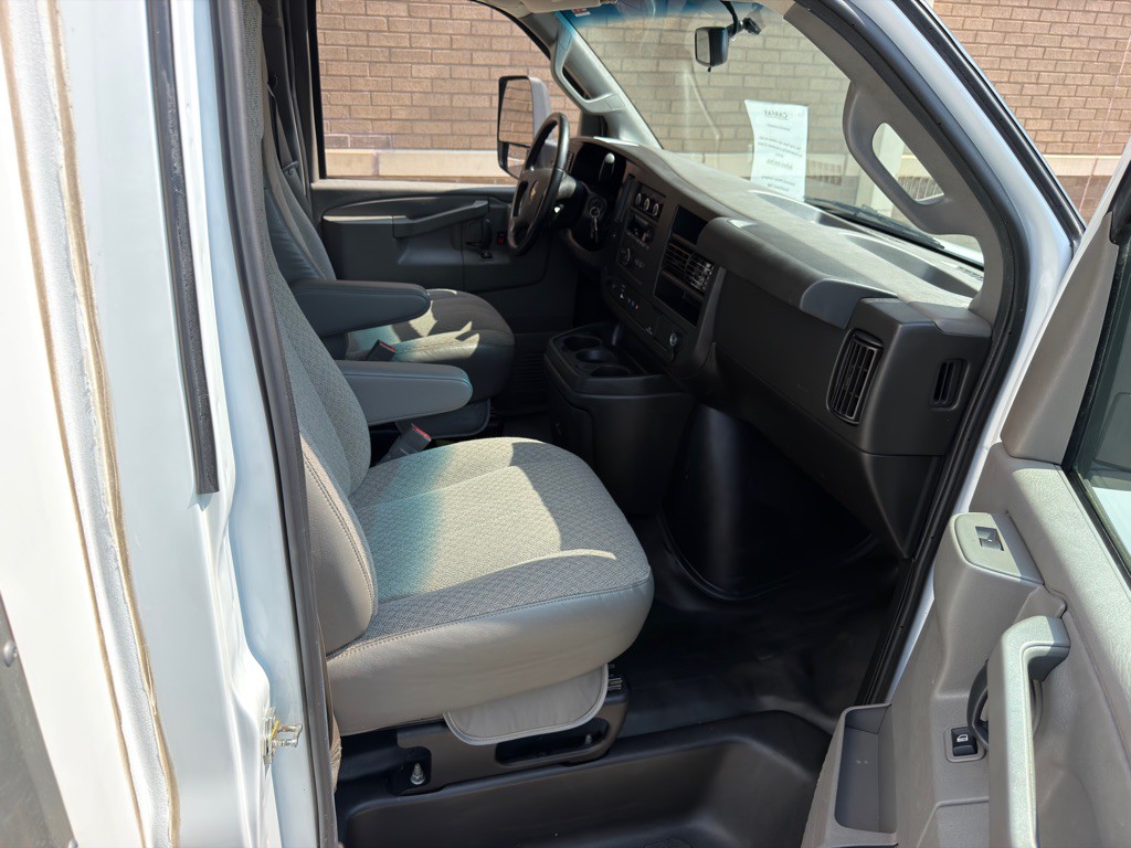 2021 Chevrolet Express Image 19