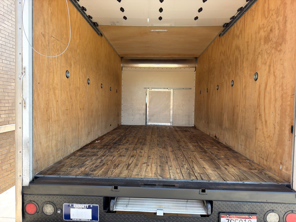 2021 Chevrolet Express Image 22