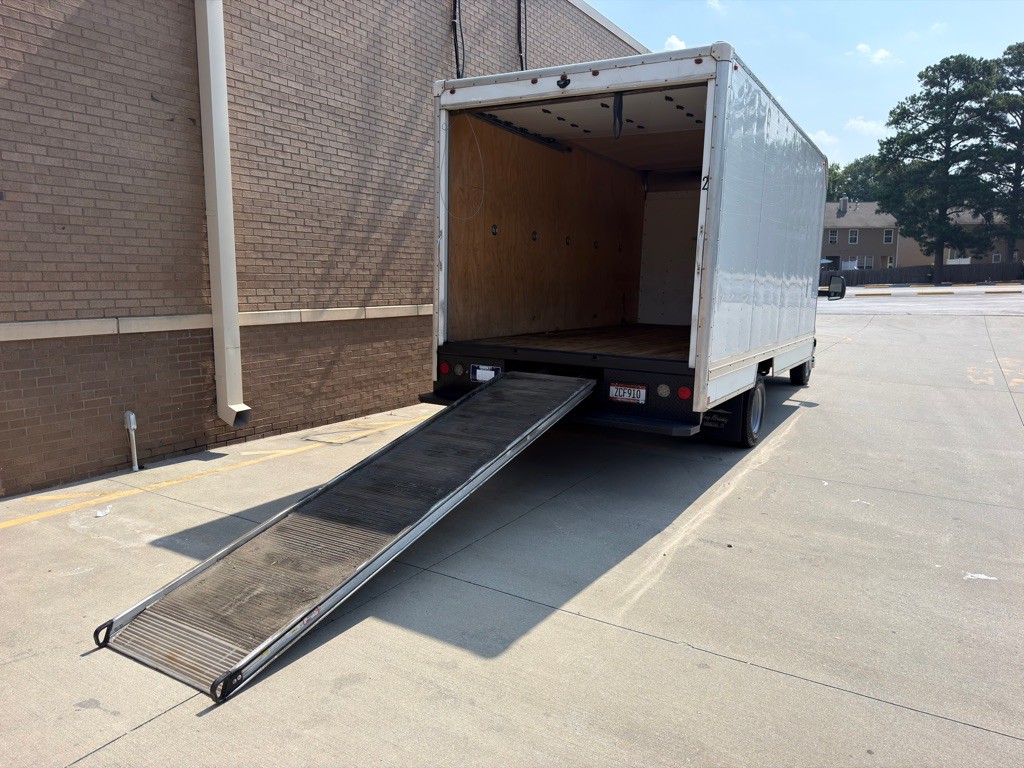 2021 Chevrolet Express Image 23