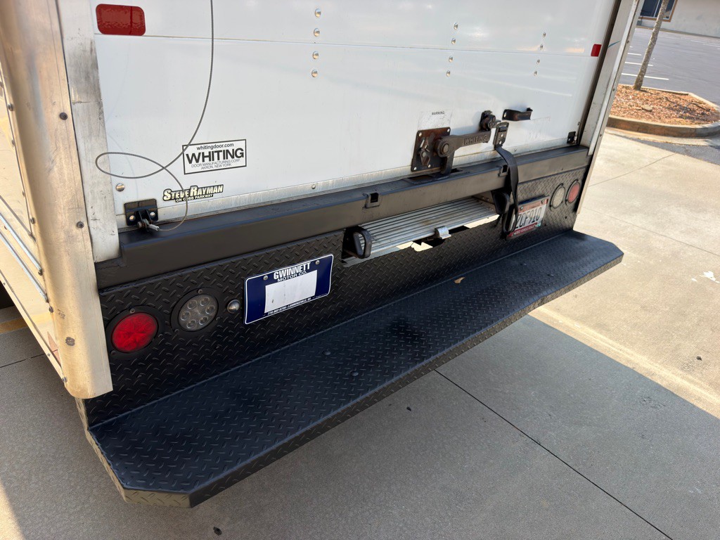 2021 Chevrolet Express Image 24