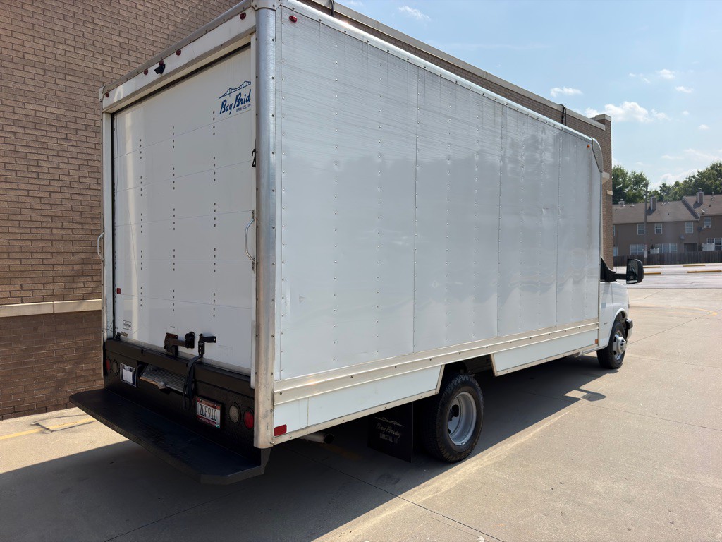 2021 Chevrolet Express Image 25
