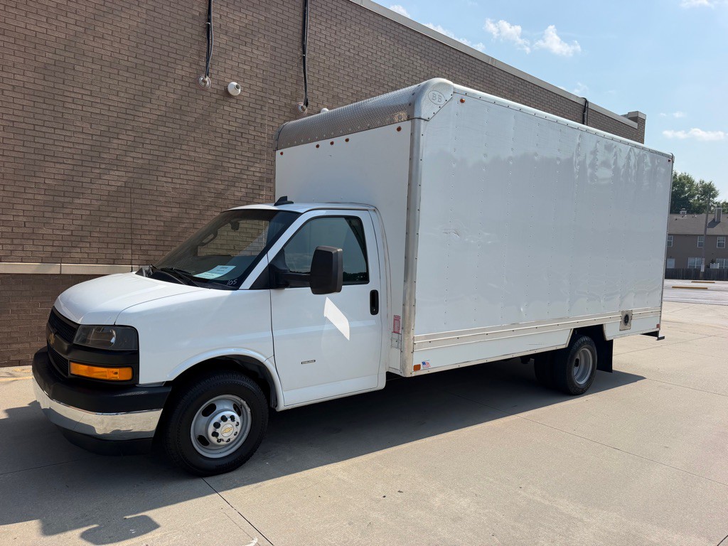 2021 Chevrolet Express Image 5
